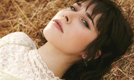 CHLOÉ BIRD, <small>JUEVES AL SON</small>